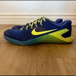 Nike ID Metcon Mens Size 11 Running Shoe in Blue and Green